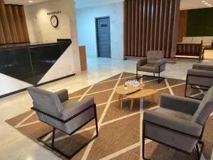 Westin Palace Hotel - 莫吉米林