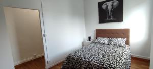 Maisons de vacances Maison charmante avec patio ! : photos des chambres