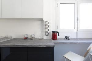 LIV - Sunny Penthouse Near Acropolis