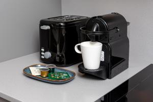 cohost I New Apt w-Balcony I Air Condition I Free Parking & Netflix I By Botanical Park