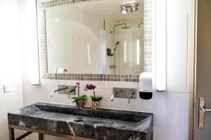 Hotels Le Mas Des Aigras - Hotel & Restaurant de Charme en Provence : photos des chambres