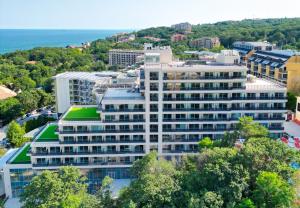 Poseidon Beach Resort - a NEW 5-Star Experience - PREMIUMINCLUSIVE, FREE Beach Access, EV station