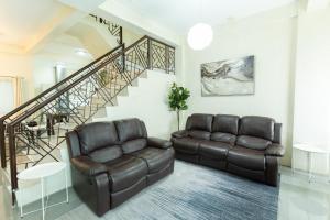 Tagaytay Overlooking Taal. Free Parking Fast Wi-Fi