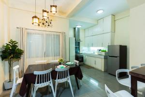 Tagaytay Overlooking Taal. Free Parking Fast Wi-Fi