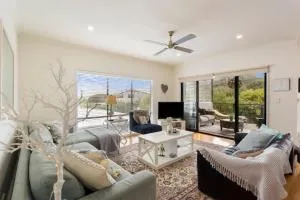 Serene Modern Beach Escape 3 Bed 2 Bath - Cape Woolamai