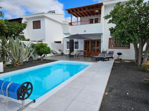 VILLA ANNA With heated pool