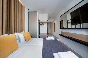 INCORSΟ - Smart Luxury Stay - Athens Airport - PassCode Late Check In