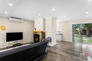 Charming 3 Bdr Near Town Centre