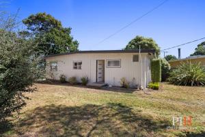 3 Bdr Cozy Retreat Close to Town