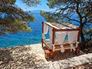 Robinson Medvidina Bay - Zastražišće