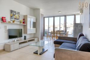 Lovely & Spacious 3BR Penthouse in central Swieqi by 360 Estates