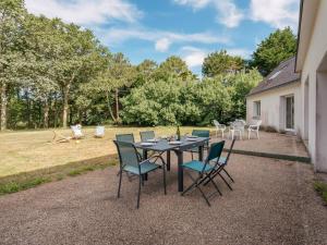 Spacieuse Villa à Crac'h : 4 Ch. pour 8 Pers., Beau Jardin, Proche Plages et WiFi - FR-1-477-244