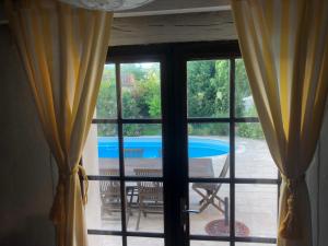 Villas Maison ancienne avec piscine au milieu des vignes : photos des chambres
