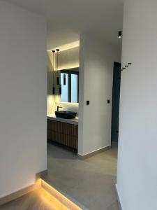 INCORSΟ - Smart Luxury Stay - Athens Airport - PassCode Late Check In