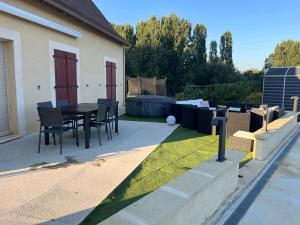 Villas Maison 6km de Sarlat piscine chauffee et jacuzzi : photos des chambres