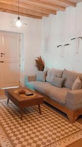 Traditional suites in Chora Kythnos #7