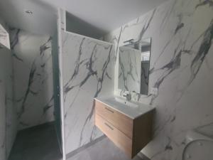 Appartements Les gites de Moussan : Chambre Double - Vue sur Jardin