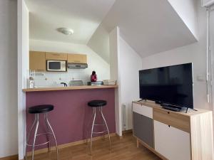 Appartements L'air marin Apt avec belle terrasse vue degagee sejour lumineux 10 mn a pied mer et centre Port en Bessin, tous commerces et restaurants, proche Bayeux et Omaha Beach : photos des chambres