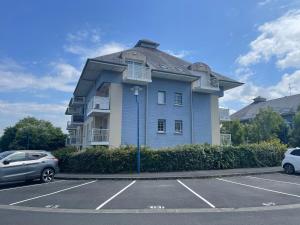 Appartements L'air marin Apt avec belle terrasse vue degagee sejour lumineux 10 mn a pied mer et centre Port en Bessin, tous commerces et restaurants, proche Bayeux et Omaha Beach : photos des chambres