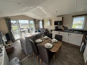 The Retreat 30, pet friendly & WiFi - Golden Palm Resort - Meadow Lakes Caravan & Lodge Hire - Helsey
