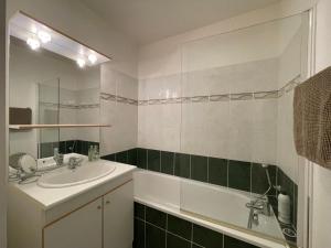 Appartements L'air marin Apt avec belle terrasse vue degagee sejour lumineux 10 mn a pied mer et centre Port en Bessin, tous commerces et restaurants, proche Bayeux et Omaha Beach : photos des chambres