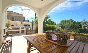 The Three Flowers Pool House