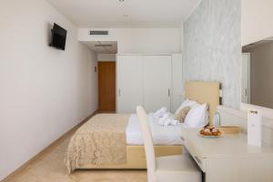 Standard Triple Room with Sea View room in Hotel Hedera - Maslinica Hotels & Resorts