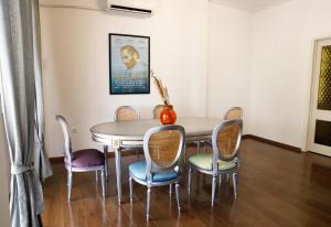 Chic 4th Floor Apt, Large Balcony, cinema view