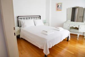 Chic 4th Floor Apt, Large Balcony, cinema view