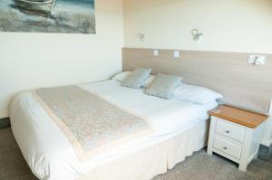 Double Room room in Claxton Hotel