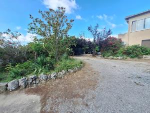Maisons de vacances Les muriers - Etage complet d'une grande maison avec jardin : photos des chambres