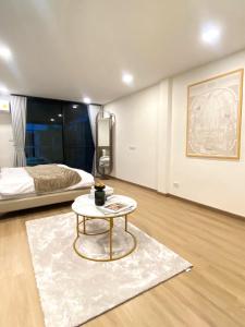 4Beds 4Baths New Renovated Entire House BTS Ekkamai