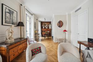 Veeve - Transcendent on the Trocadéro