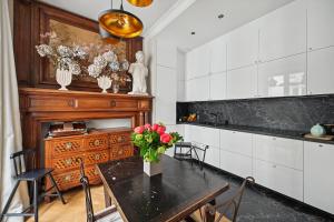 Veeve - Transcendent on the Trocadéro