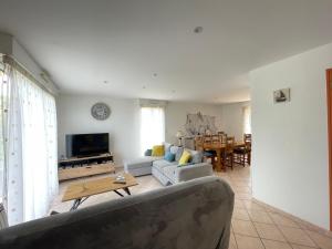 Maisons de vacances Saint Ho Mer Maison lumineuse vue mer 8 pers 4 chambres 2 sdb 2 WC etage renove en 2025 belle terrasse grand jardin clos parking 8 mn a pied petite plage grand jardin pres de Port en Bessin, Bayeux et plage Omaha beach : photos des chambres