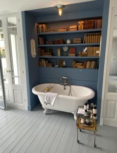 Villa La Colonial - 5 minutes walk from beach and 10 minutes from center Design