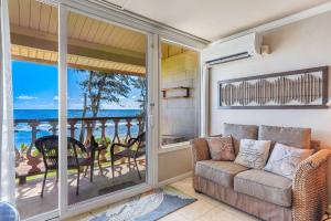 Islander on the Beach 351