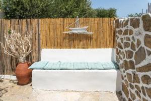 MANOS Small House Kouremenos