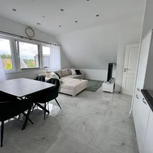 RelaxDays-Apartments 3 GARTEN und POOL-Mitbenutzung, kostenloser Parkplatz, kontaktloser CheckIn, WiFi mit SmartTV - Гютерсло