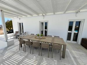 Villa Meltemi on the Outskirts of Naousa, Paros