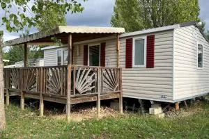 Bungalow agréable dans camping à Condrieu avec piscine partagée - Ampuis