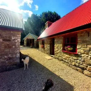 Caitríona's Cottages - Adult Only Pet Friendly - Hot Tub, Sauna, Pool - Sleeps 4 - Garrison