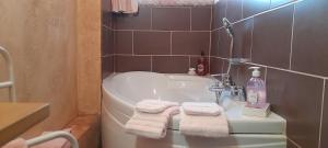Appartements & Chambres Les Loges du Capucin : photos des chambres