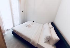 Studio antigonidon square