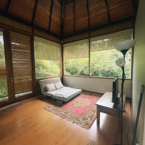 Wira garden vila city view & big garden for bbq and relax in Bandung strategic area