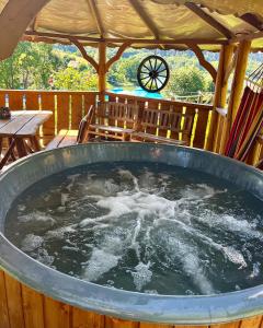 Dobra Miejscówka Domki nad Jeziorem Solińskim Jacuzzi 60 m od plaży 504-978-418