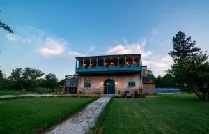 Two&Half Qvevri - Kisiskhevi