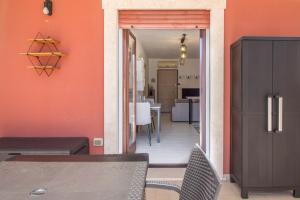Cozy Apartment with Terrace near the Airport!