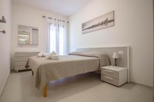 Cozy Apartment with Terrace near the Airport!