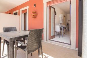 Cozy Apartment with Terrace near the Airport!